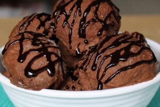 Συνταγή για πανεύκολο νηστίσιμο παγωτό με γεύση σοκολάτα