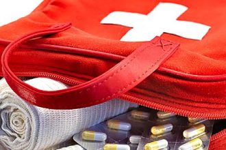 Πασχαλινές διακοπές με παιδί: Τι πρέπει να έχει το φαρμακείο σας!