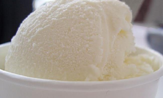 Σούπερ παγωτό διαίτης με δύο υλικά