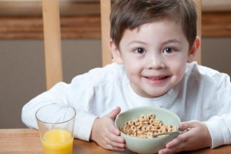 Κι όμως: Αυτές είναι οι υγιεινές τροφές για ένα παιδί που κρύβουν κινδύνους