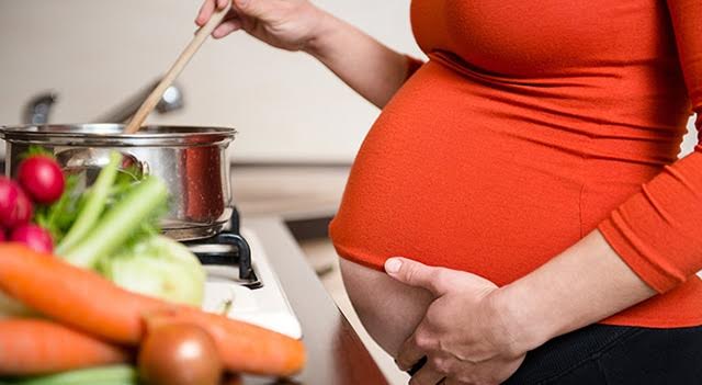 Είσαι έγκυος την Άνοιξη; Αυτές είναι οι καλύτερες τροφές