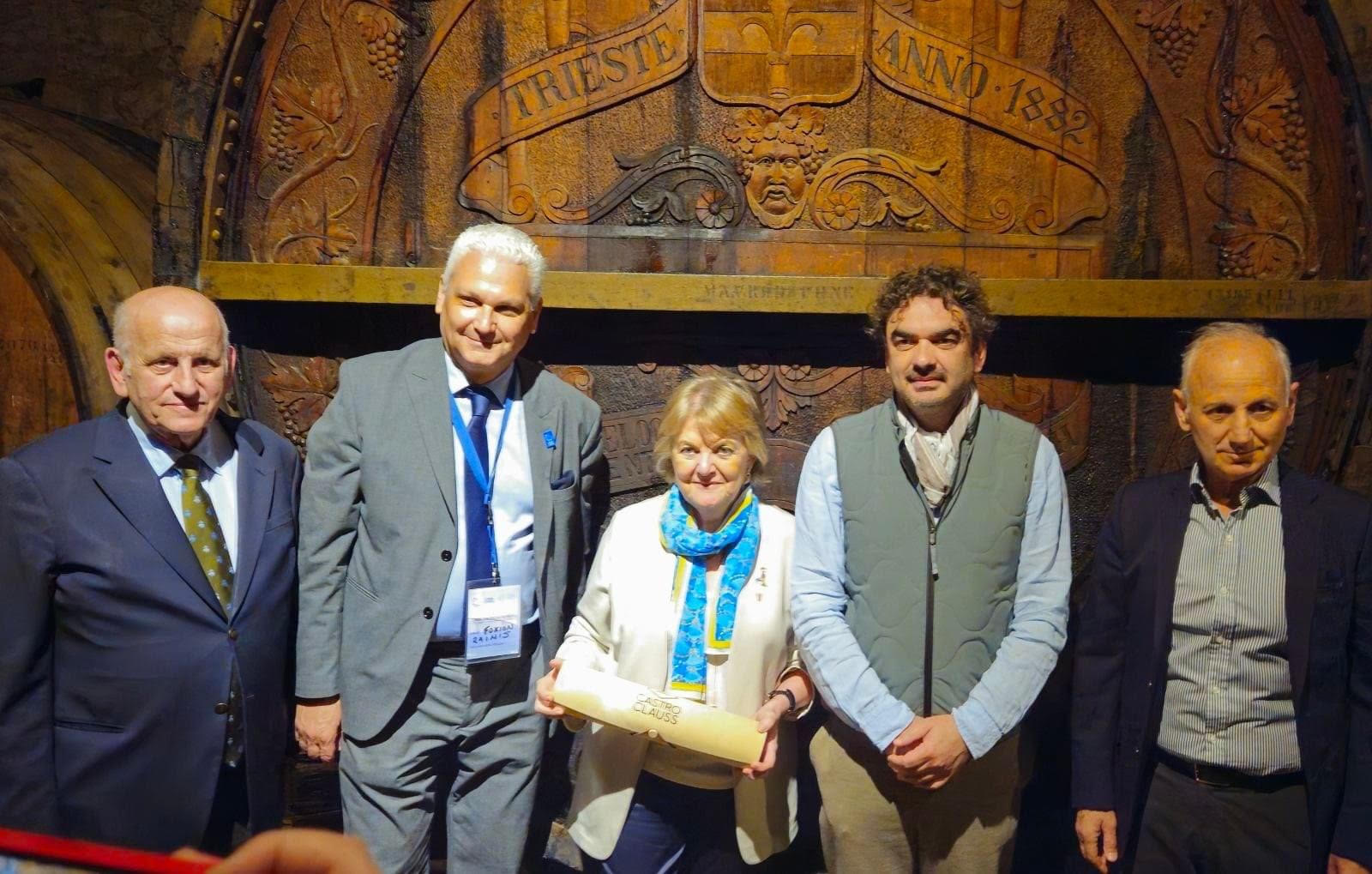 Η Elisa Ferreira ξεναγήθηκε στα θρυλικά κελάρια της Achaia Clauss