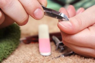 Απίστευτο: Μάθε πώς θα φύγουν τα πετσάκια από τα νύχια