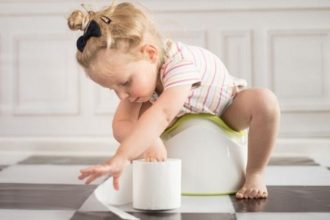 Παιδί και ουρολοίμωξη: Έτσι θα την προλάβετε το καλοκαίρι!