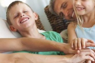 Παγκόσμια Ημέρα Γέλιου: 7 τρόποι να γελάσεις με το παιδί σου