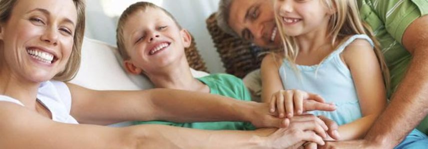 Παγκόσμια Ημέρα Γέλιου: 7 τρόποι να γελάσεις με το παιδί σου