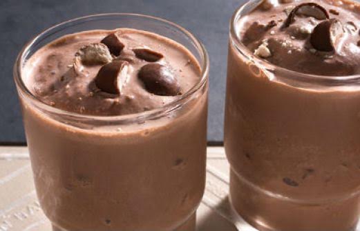 Συνταγή για σπιτικό και πανεύκολο μιλκσέικ σοκολάτας