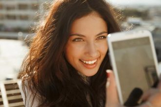 Μικρά μυστικά για να βγαίνεις όμορφη στις selfies