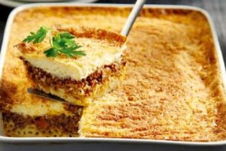 Συνταγή για το πιο γρήγορο και νόστιμο παστίτσιο από τα χεράκια της μαμάς