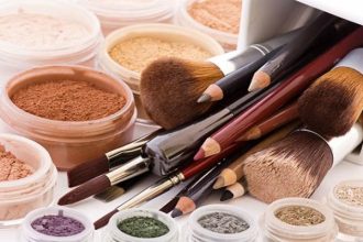 Έτσι θα μείνουν τα καλλυντικά σου αναλλοίωτα με τη ζέστη