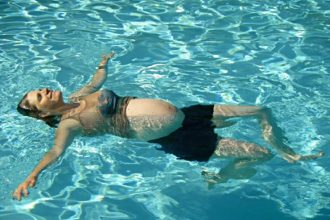 Γυμναστική για εγκύους στη θάλασσα: Αυτές είναι οι super ασκήσεις!