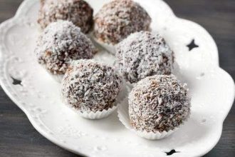 Τρουφάκια καρύδας με 3 υλικά
