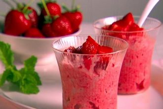 Γρανίτα φράουλα με 4 υλικά