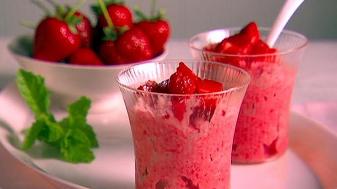 Γρανίτα φράουλα με 4 υλικά