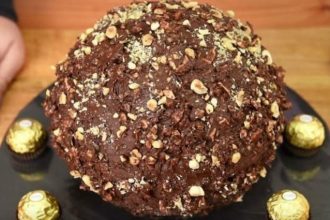 Συνταγή για λαχταριστό παγωτό με γεύση φερέρο ροσέ