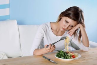 Μπορεί η διατροφή να συμβάλλει στη θεραπεία της κατάθλιψης;