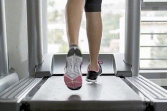 Γέννησες και θέλεις να ξεκινήσεις γυμναστική; Οι ειδικοί συμβουλεύουν