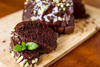 Σπιτικό σοκολατένιο κέικ με γιαούρτι