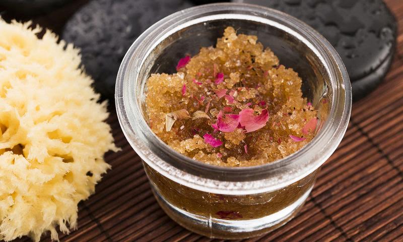 Ζάχαρη: Το απόλυτο υλικό για μεταξένια επιδερμίδα