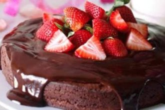 Συνταγή για το πιο νόστιμο κέικ σοκολάτας με φράουλες