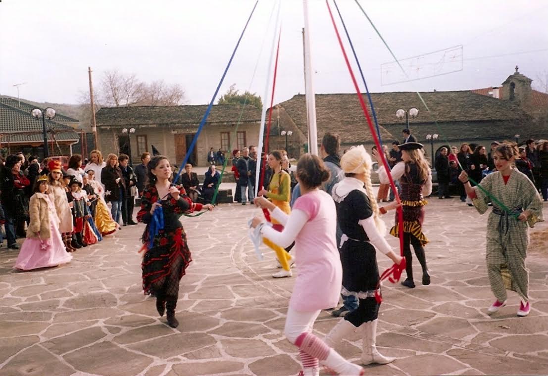 Το γαϊτανάκι της ζωής στο κέντρο της Πάτρας