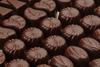 Συνταγή για σπιτικά σοκολατάκια kiss με 3 υλικά!