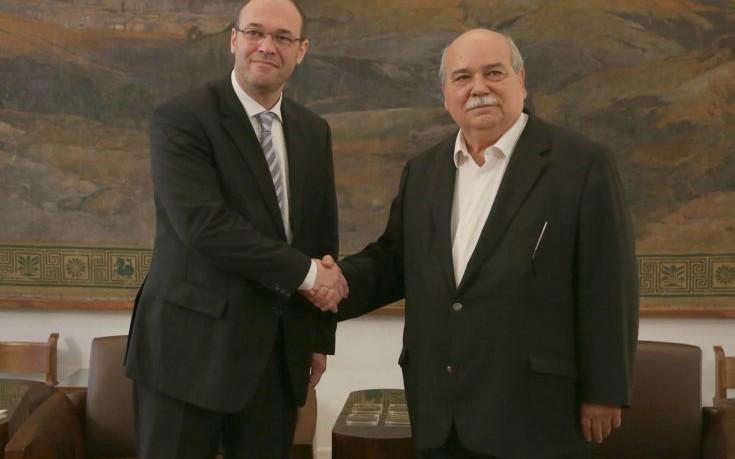 Γραβάτα έκανε δώρο στον Βούτση ο αναπληρωτής πρωθυπουργός της Κροατίας