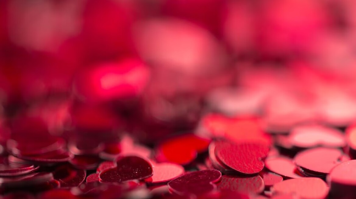 Είσαι μόνη του Αγίου Βαλεντίνου, δεν τρέχει κάτι!