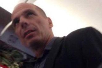 Ο Γιάνης Βαρουφάκης στο Νοσοκομείο Αγρινίου