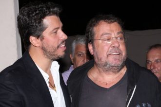 Χάρης Βαρθακούρης: Τι λέει για τη σχέση με τον πατέρα του και το μουσικό ταλέντο της κόρης του