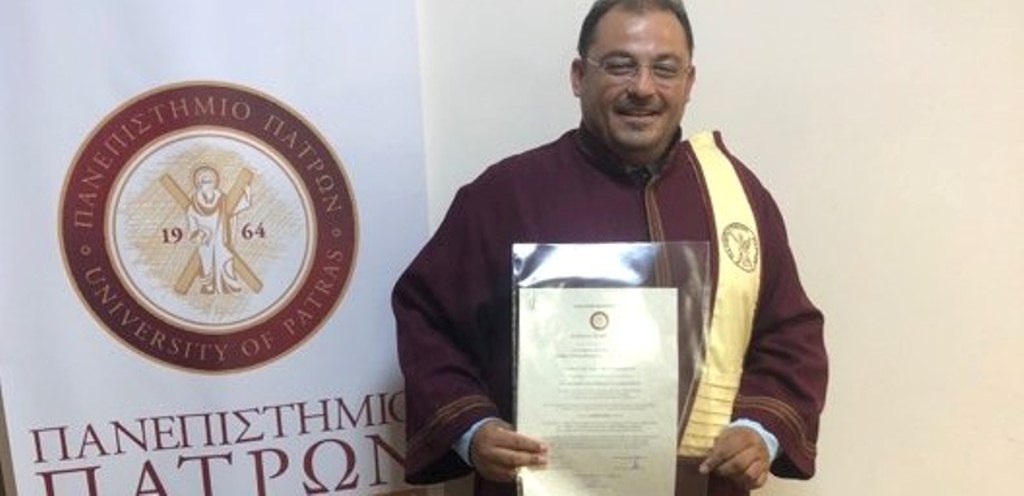 Δρ. της Ιατρικής Σχολής ο Βασίλης Καραμπελιάς