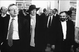 Πως η Βάσω Παπανδρέου "έσπασε" το 1998 το θεοκρατικό….dress code του Ιράν!