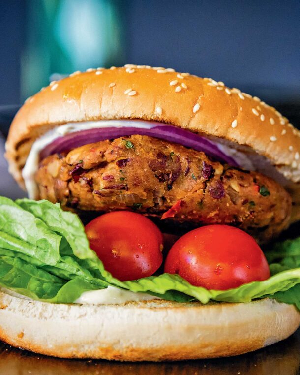 Veggie burger από φασόλια και μανιτάρια, με σπιτική μαγιονέζα