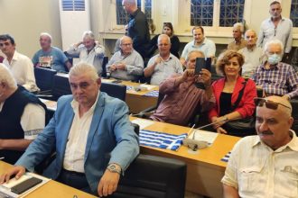 Κοντά στον αρχηγό του Κυριάκο Βελόπουλο ο Γιάννης Λαϊνιώτης