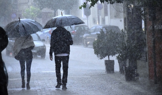 Καταιγίδες ως την Τρίτη σχεδόν σε όλη τη χώρα - Επικαιροποιήθηκε το έκτακτο δελτίο της ΕΜΥ, επηρεάζεται και η Δυτ. Ελλάδα