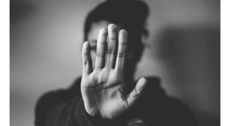 Στη βίαιη σχέση επέστρεψαν κυρίως για οικονομικούς λόγους 27 από τις 50 γυναίκες σύμφωνα με έρευνα