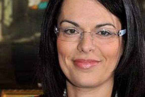 Αφετηρία μας είναι η μάνα που έμεινε πίσω με το μωρό στην αγκαλιά...