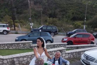 Παντρεύτηκε ο Περικλής Νταβλούρος - Η έκπληξη των φίλων του με τα ... μπλουζάκια! ΦΩΤΟ