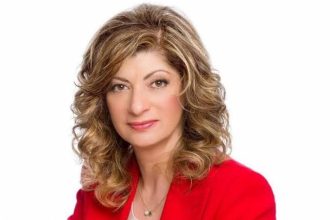 Βίβιαν Σαμούρη: Τηρώντας την παράδοση της φανουρόπιτας ΦΩΤΟ