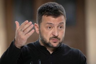 Οργή Ζελένσκι για τον Φίτσο - «Θέλει να βοηθήσει τον Πούτιν ενάντια στην Ουκρανία»