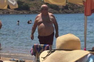 Οι διακοπές του Βούτση στη Λευκάδα - Παρήγγειλε ποτό και του έφεραν...