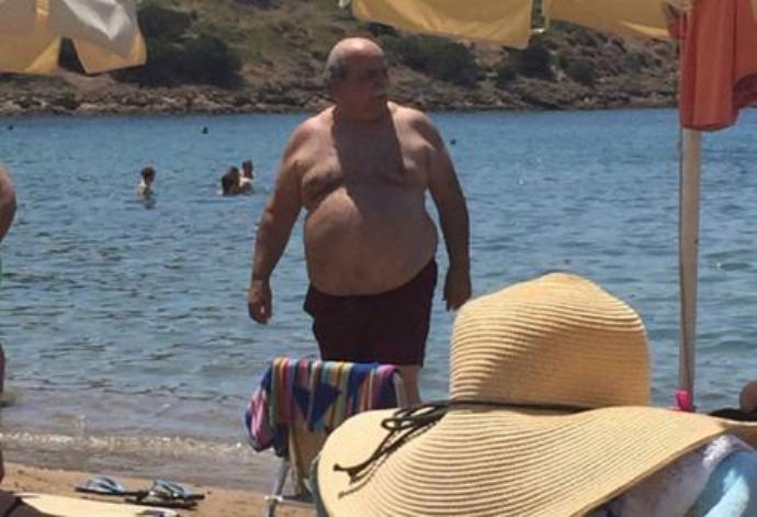 Οι διακοπές του Βούτση στη Λευκάδα - Παρήγγειλε ποτό και του έφεραν...