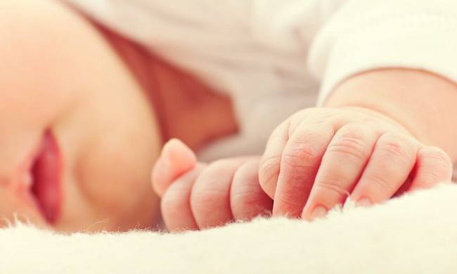 Γεννήθηκε το πρώτο μωρό με μεταμόσχευση μήτρας από νεκρή δότρια