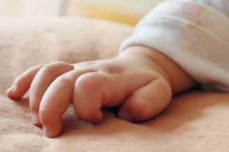 Ανήλικη γέννησε πρόωρα το μωρό της μέσα στην τουαλέτα του νοσοκομείου