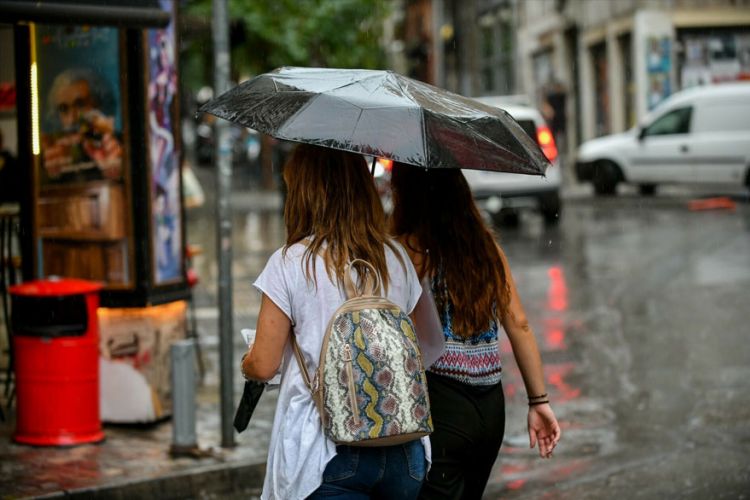 Καιρός: Επιδείνωση από τα Δυτικά με βροχές, χαλάζι και ανεμοστρόβιλους τις επόμενες ώρες