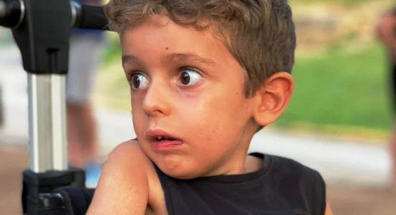 Ασθενείς με σπάνιες παθήσεις: «Χωρίς καινοτόμα φάρμακα ο μικρός Παναγιώτης – Ραφαήλ δεν θα ζούσε»