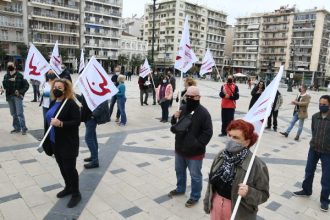 Η Κατερίνα Γεροπαναγιώτη στην συγκέντρωση μαζί με τους εικαστικούς
