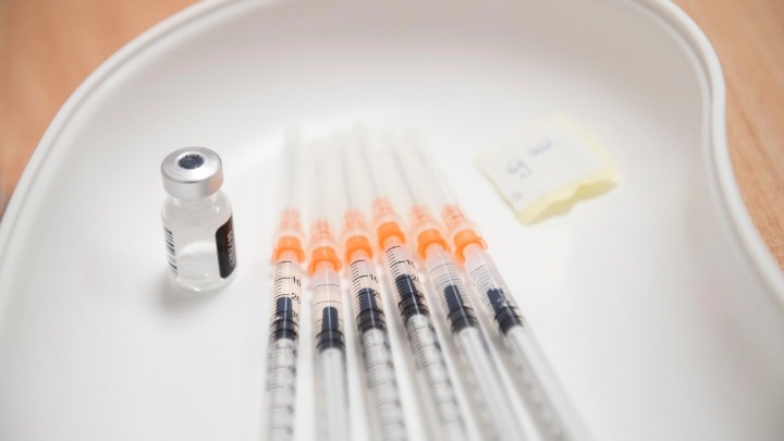 ΠΟΥ-Covid19: Υπάρχει μια «σκανδαλώδης ανισορροπία» στη διανομή των εμβολίων