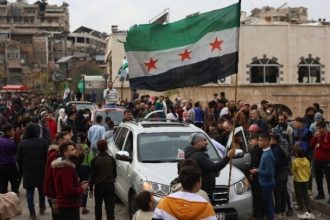 "Θα εγγυηθούμε τα δικαιώματα όλων των λαών, οι πρόσφυγες πρέπει να επιστρέψουν", δήλωσε ο νέος Σύρος πρωθυπουργός