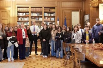 Κυρ. Μητσοτάκης σε μαθητές του Βόλου: Τον ελεύθερο χρόνο σας να τον αξιοποιείτε παραγωγικά